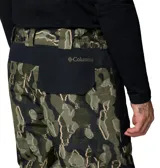 Pantalón técnico de esquí con tecnología impermeable y transpirable Omni-Tech. Presenta un diseño estampado de camuflaje en tonos verdes y negros, con paneles sólidos en negro. Incluye rodillas articuladas, ventilación en las piernas, cintura ajustable, bolsillos con cremallera y cremalleras en los puños para facilitar el uso con botas de nieve.