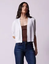 Cardigan tejido color blanco, marca Ninety, de manga corta con apliques de botones en los puños.