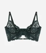 Conjunto de lencería verde oscuro de encaje, compuesto por un soutien alargado sin copa y con aro, con tirantes dobles ajustables y un pequeño tirante intermedio, y una bombacha tipo tanga con paneles de encaje y malla.