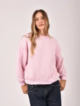 Buzo negro de cuello redondo, manga larga y puños y dobladillo acanalados.