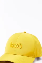 Gorra de béisbol Levi's color amarillo, con visera curva y logo de la marca bordado en relieve en el frente.