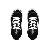 Championes Vans modelo Caldrone, de estilo urbano inspirado en el skate de los años noventa. Presentan un diseño en color negro con detalles en blanco, confeccionados en una combinación de gamuza y malla. Incluyen la icónica franja lateral de Vans, cuello y lengüeta acolchados, y una suela vulcanizada que brinda soporte y comodidad.