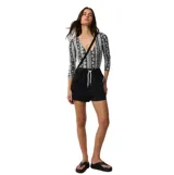 Malla enteriza Rip Curl Samba Stripe Surfsuit de manga larga y escote redondo, con estampado en blanco y negro de diseño geométrico y tropical.