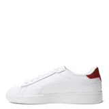 Championes Puma modelo Smash 3.0 L, de diseño urbano en color blanco con detalles en dorado y verde oscuro en el talón. Confeccionados en cuero sintético con cierre de cordones y suela de goma.