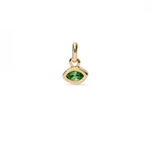Dije charm bañado en oro de 18k con cristal verde en forma de ojo.