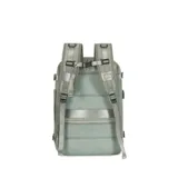 Mochila color beige con múltiples bolsillos y cierres.