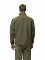 Campera de polar negro con cuello alto y cierre frontal completo. Presenta paneles de nylon en contraste en el pecho, hombros y codos, incluyendo un bolsillo vertical con cierre en el pecho y dos bolsillos laterales abiertos.