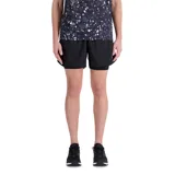 Short deportivo New Balance Accelerate Pacer 2-in-1, color negro, con calza interior y logo estampado en blanco.