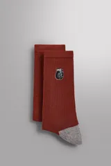 Pack de dos pares de calcetines de algodón jaspeado gris, con talón y puntera en color bordó. Presentan un bordado de un guante de boxeo en la caña y texto jacquard en la planta del pie.