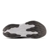 Championes New Balance 520 para hombre, color gris oscuro con detalles en marrón y logo "N" en gris claro.