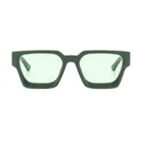 Lentes de sol unisex con montura cuadrada de plástico reciclado color verde oscuro y cristales verdes. Incluye estuche.