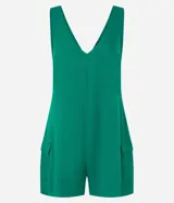 Enterito corto de Blue Steel confeccionado en viscosa, con escote en V tanto en el frente como en la espalda, breteles anchos y bolsillos laterales.