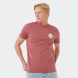 Remera manga corta color ladrillo con logo circular de Rip Curl estampado en el pecho. Confeccionada en algodón orgánico.
