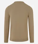 Suéter básico masculino color tostado, de cuello redondo y manga larga, con diseño liso confeccionado en mezcla de viscosa y poliamida.