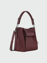 Cartera de mano Longchamp modelo 3D Crossbody S, confeccionada en cuero de alta calidad color bordó. Presenta un diseño estructurado con solapa frontal, detalles de costuras visibles y herrajes metálicos. Incluye asa superior y correa ajustable para llevar al hombro o cruzada.