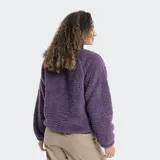 Campera de polar tipo corderito en color violeta, con cuello alto, cierre frontal con botones a presión y detalles en negro. Cuenta con un bolsillo frontal con cierre y logo de la marca.