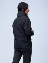 Campera azul marino liviana marca Michael Kors, con capucha escondida en el cuello, cierre oculto con botones a presión, bolsillos delanteros y avíos metálicos dorados con logo.