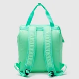 Mochila cooler de diseño funcional en color fucsia vibrante. Cuenta con correas de hombro reforzadas con el logo de la marca estampado, un bolsillo frontal con cierre y un compartimento principal amplio. El material exterior es resistente y el interior está diseñado para mantener la temperatura de los alimentos.