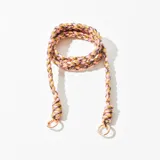 Correa para celular multicolor trenzada con mosquetones dorados.