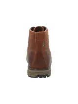 Botín de hombre tipo outdoor, confeccionado en cuero engrasado color café. Presenta ajuste mediante cordones, costuras reforzadas en la puntera y suela de goma dentada con entresuela en tono contrastante.
