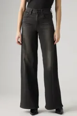 Jean de tiro alto con diseño wide leg, color negro con efecto deslavado, confeccionado en denim con bajo nivel de elasticidad.
