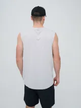 Musculosa deportiva Umbro modelo Axis para hombre, de color azul marino, con cuello redondo y logo impreso en el pecho.