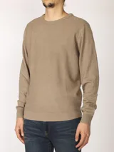 Sweater color ladrillo con escote redondo y punto retenido frontal.