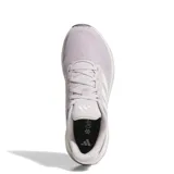 Championes Adidas Runfalcon 5, color lila claro con detalles en blanco y gris. Presentan una malla transpirable en el upper, las tres franjas características en blanco y una entresuela con tecnología Cloudfoam.