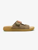 Sandalias Satorisan modelo Hootsani Premium, color marrón (loden), confeccionadas en gamuza con suela de goma y detalles de tiras en la capellada.
