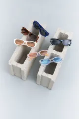 Lentes de sol cat eye rectos con filtro de protección UV 400 y montura carey.