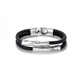 Pulsera de cuero marrón con doble tira, con dos tubos plateados y cierre de gancho.