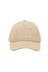 Gorra tipo baseball color beige con bordado frontal en relieve que dice 'ROUGE POUR TOUJOURS'.