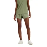 Short deportivo color verde oliva, con logo reflectivo en la pierna izquierda. Confeccionado con tejido elástico y tecnología NB DRY de secado rápido.