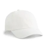Gorra de gabardina color arena, estilo dad cap, con visera curva y correa ajustable en la parte posterior.