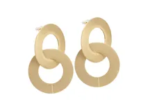 Aros colgantes de acero italiano con baño de oro, formados por dos aros entrelazados.