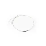 Pulsera plateada enchapada en rodio con cadena de eslabones y cierre de mosquetón.