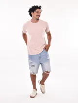 Remera de manga corta, cuello redondo y calce regular, color gris con efecto gastado o lavado.