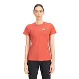 Remera deportiva color coral con estampado abstracto y logo de New Balance en el pecho.