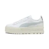 Championes Puma Mayze Lux color blanco con detalles celestes, plataforma alta y suela texturizada.