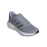 Championes Adidas Response Runner color gris con detalles plateados y las tres tiras características de la marca.