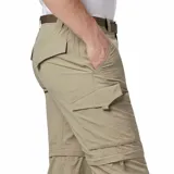 Pantalón de senderismo convertible en short, color beige, con cintura elástica, cinturón integrado, múltiples bolsillos cargo y cierre de seguridad.