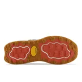 Championes de trail running New Balance Fresh Foam X Hierro v7, con capellada de malla amarilla y detalles en azul, naranja y negro. Suela Vibram® Megagrip.