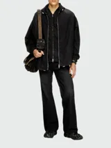 Campera Diesel modelo D-wynny Jogg, color negro, de corte holgado, con capucha y cierre frontal completo.