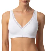 Soutien cruzado blanco de microfibra sin aro, ideal para maternidad.