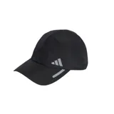 Gorra Adidas negra con logo reflectivo, confeccionada con tecnología RAIN.RDY impermeable. Diseño de seis paneles con visera curvada y cierre ajustable en la parte posterior.