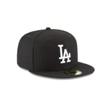 Gorra New Era 59FIFTY cerrada, color negro con logo de los Dodgers de Los Ángeles bordado en blanco.