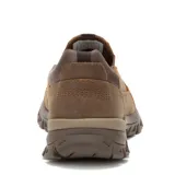 Zapatos slip-on Caterpillar modelo Threshold Slip On, color marrón, confeccionados en cuero, con diseño sin cordones, elásticos laterales para un calce cómodo y suela de goma antideslizante con logo en la puntera.