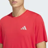 Remera deportiva Adidas de running, color rojo, con cuello redondo y mangas cortas. Presenta el logo de la marca en color blanco en el pecho y tecnología Climacool para gestión del sudor.