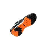 Championes de fútbol Joma modelo Dribling 2601, color negro con detalles en turquesa y naranja. Confeccionados con piel sintética y paneles de mesh transpirable, cuentan con refuerzo en la puntera y suela de caucho con estructura multitaco para mayor agarre.