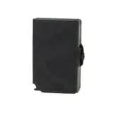 Billetera compacta de cuero genuino color verde oscuro con doble compartimento de aluminio para tarjetas. Presenta un sistema de deslizamiento para fácil acceso, espacio para billetes y protección RFID. Diseño funcional con cierre de broche y costuras decorativas a tono.